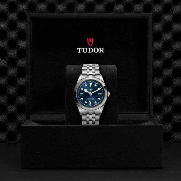 Tudor Black Bay One 39Manufacture Calibre MT560239mm steel caseSteel bracelet