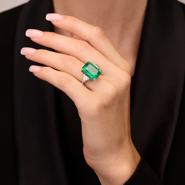 DIAMOND, EMERALD WHITE GOLD  TRILOGY RING 54