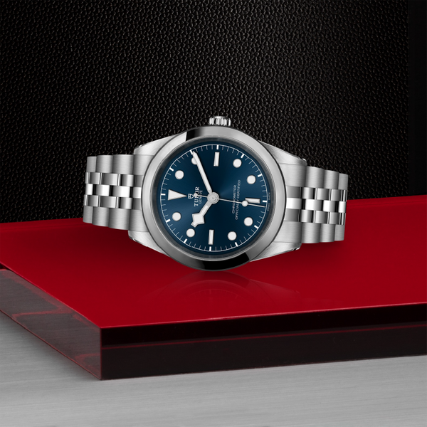 Tudor Black Bay One 39Manufacture Calibre MT560239mm steel caseSteel bracelet