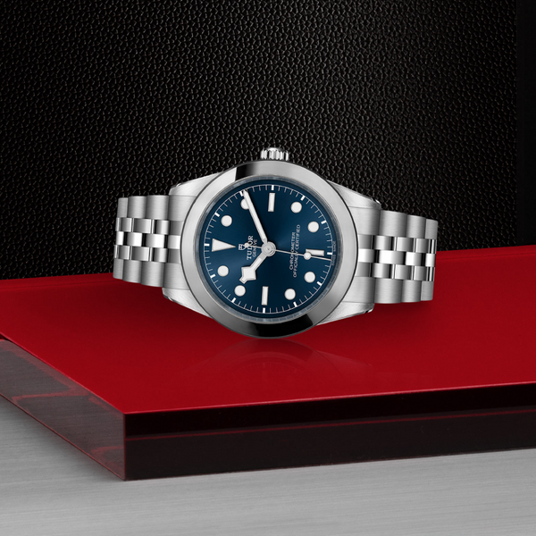 Tudor Black Bay One 39Manufacture Calibre MT560239mm steel caseSteel bracelet