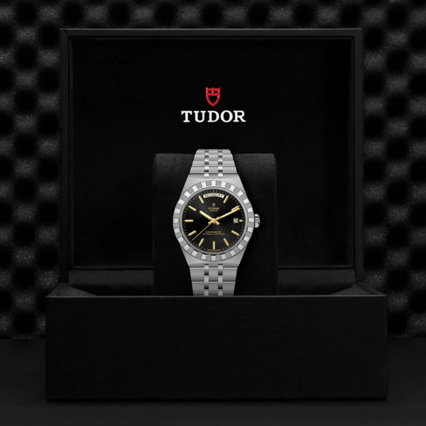 Tudor Royal40mm steel caseBlack dial