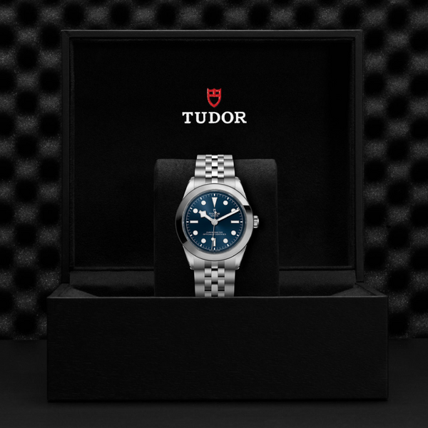 Tudor Black Bay One 39Manufacture Calibre MT560239mm steel caseSteel bracelet