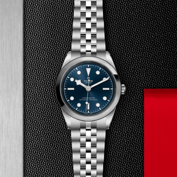 Tudor Black Bay One 39Manufacture Calibre MT560239mm steel caseSteel bracelet